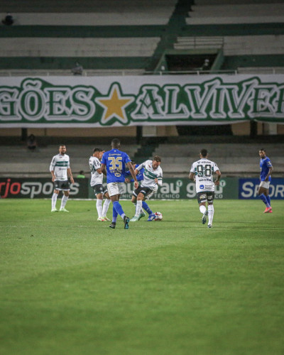 Em noite ruim, Coritiba é derrotado pelo Cruzeiro