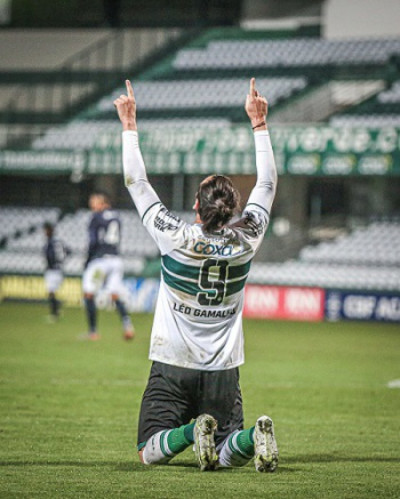 Empate mantém Coritiba na liderança