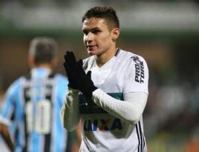 Coritiba pode lucrar com Raphael Veiga