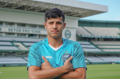 Coxa não exerce direito de compra do volante Maicky