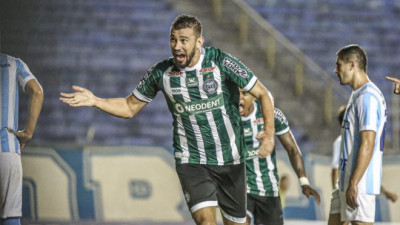 Coritiba renova com Luciano Castan