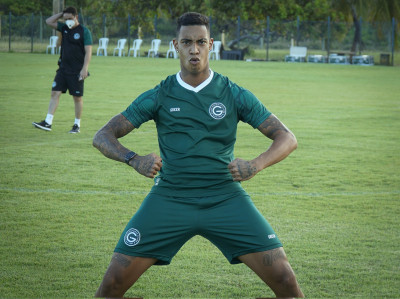 Coxa encaminha contratação de Alef Manga