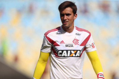 Goleiro César na mira do Coritiba