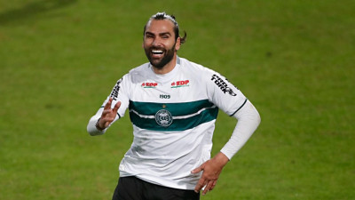 Léo Gamalho se consolida no Coritiba