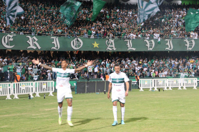 Coritiba vence o Santos no Couto