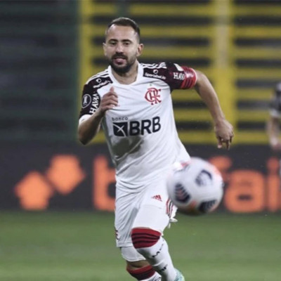 Em alta nas Copas, Flamengo tenta se firmar no Brasileirão