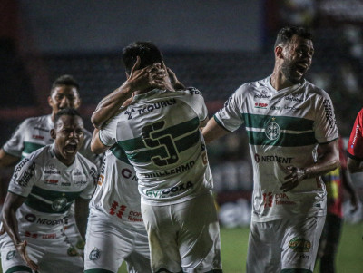 Dois ou três zagueiros?