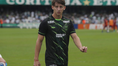 Galarza se destaca em vitória do Paraguai