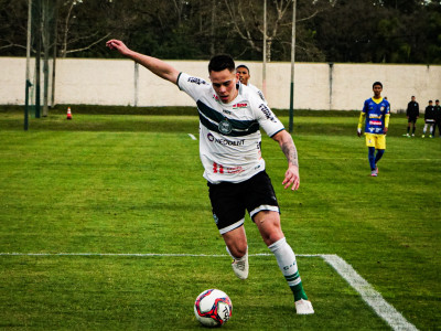 Meia do Sub-20 é a novidade entre os relacionados para jogo contra o América/MG