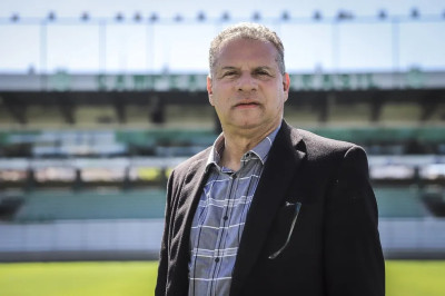 Já rebaixado, Juventude estreia Celso Roth contra o Coritiba