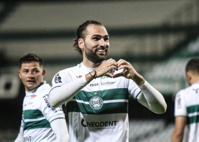 Léo Gamalho de saída do Coritiba