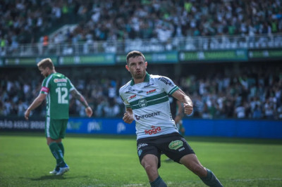 Reformulação do Coritiba começa com a saída de jogadores estrangeiros