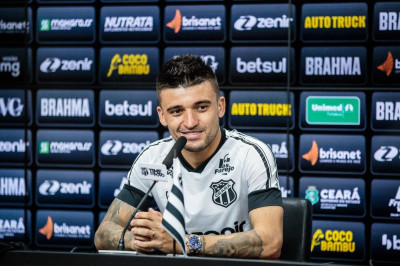 Coritiba tem interesse no lateral Victor Luis