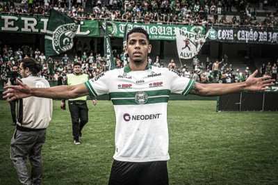 Zagueiro Thalisson é vendido para o Norwich City