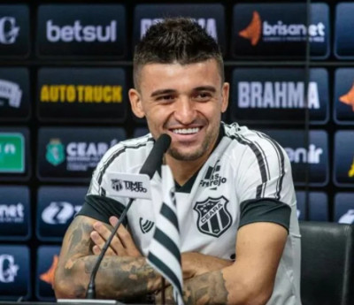 Coritiba acerta com o lateral-esquerdo Victor Luis