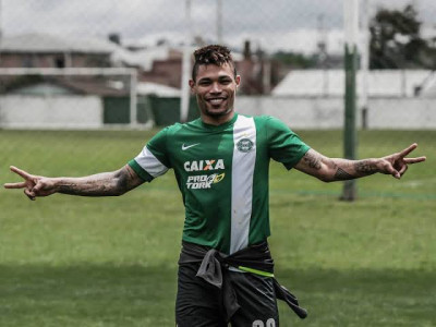 Júnior Urso está de volta ao Coritiba 