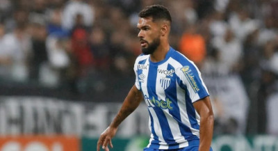 Coritiba formaliza proposta por volante do Avaí