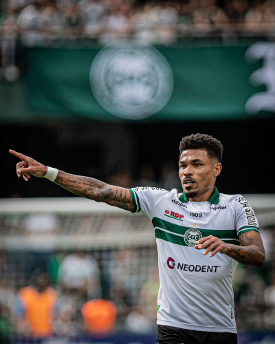 Junior Urso desfalca o Coritiba contra o Foz do Iguaçu