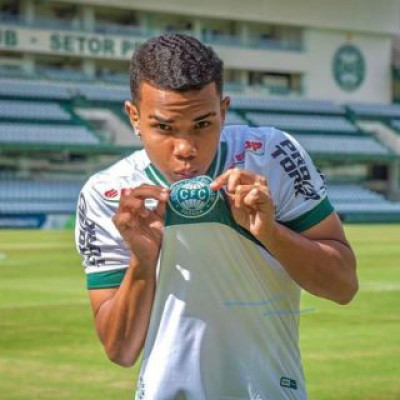 Kaio Cesar estreia e entra para a história do Coritiba