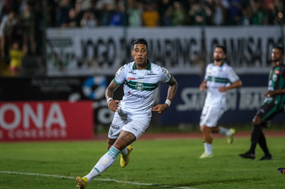 Coxa vence o Maringá e chega a quarta vitória seguida