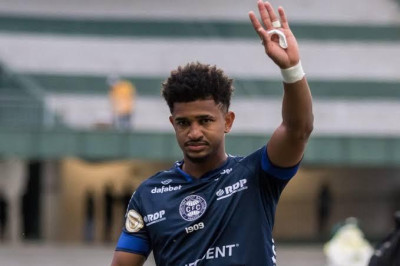 Warley de saída para o Ceará