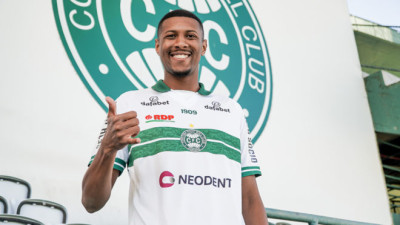 Coritiba deverá entrar com três zagueiros contra o São Paulo