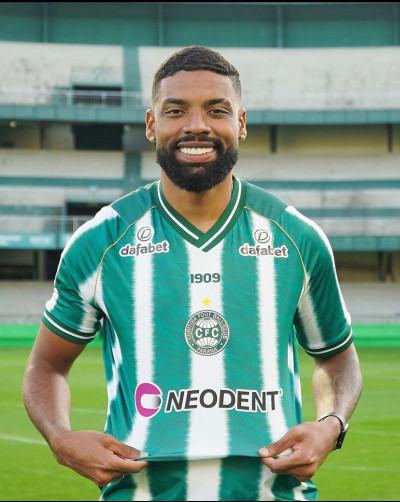 Atacante Diogo Oliveira é apresentado pelo Coritiba