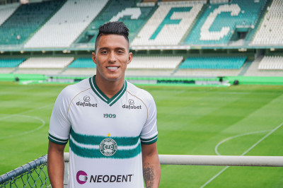 Coritiba apresenta o volante Sebástian Gómez