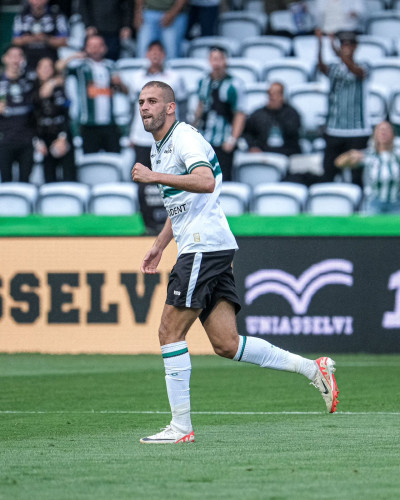 Coritiba ganha Atletiba e volta a vencer depois de oito jogos!
