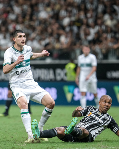 Coxa vence o Galo e segue firme na luta.
