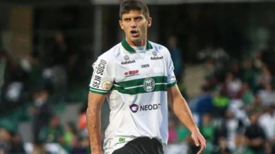 Com uma lesão no maxilar, Kuscevic é cortado pela seleção chilena 