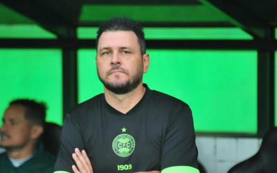 Coritiba demite Thiago Kosloski