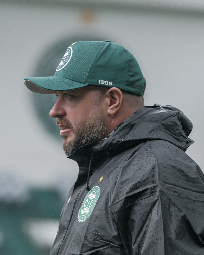 Comandado por treinador do Sub-20, Coritiba terá retornos contra o Botafogo