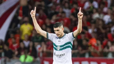 Coritiba contrata Matheus Bianqui em definitivo