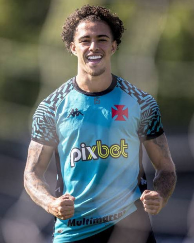 Atacante do Vasco está chegando ao Coritiba