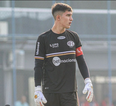 Goleiro da Ferroviária chega para compor elenco do Coritiba