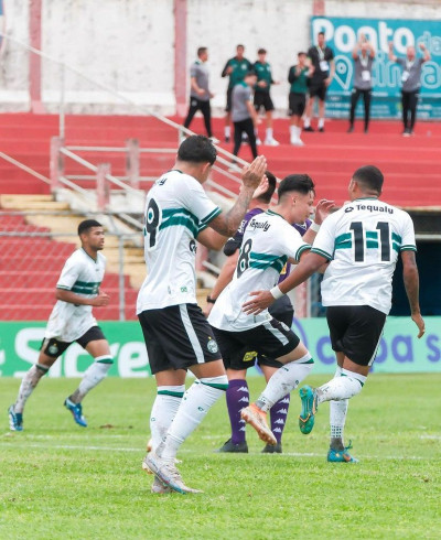 Coxa vence o Retrô e avança na Copa São Paulo