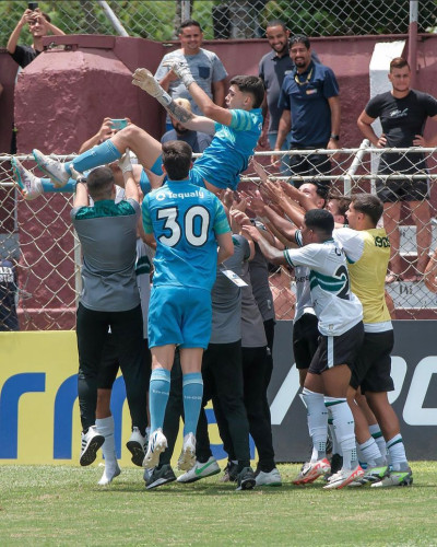 Coxa bate Juventus nos pênaltis e avança na Copinha
