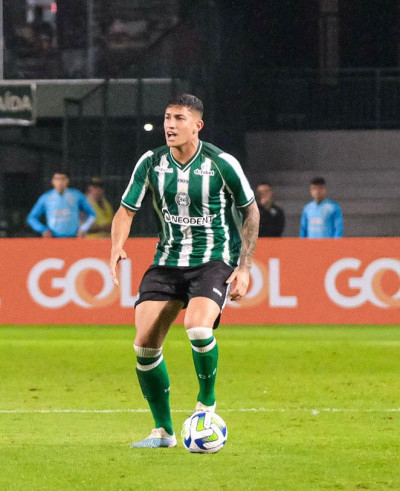 Coritiba empresta zagueiro para o Portimonense