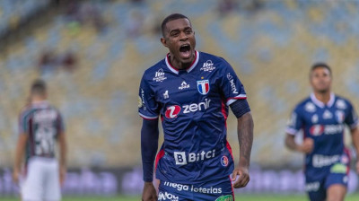 Pacotão do Fortaleza a caminho do Coritiba