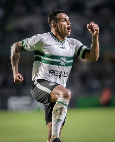 Em jogo complicado, Coritiba vence o Andraus