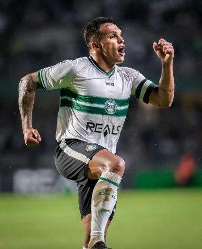 Coritiba tem retornos e desfalque para jogo contra o Maringá