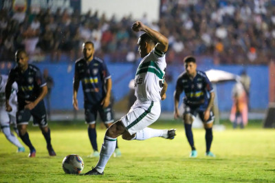 Coritiba enfrenta o Cianorte pelo confronto de ida das quartas do Paranaense