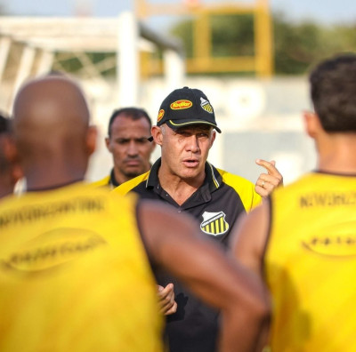 Quase juntos na tabela de classificação, times se enfrentam em confronto inédito!