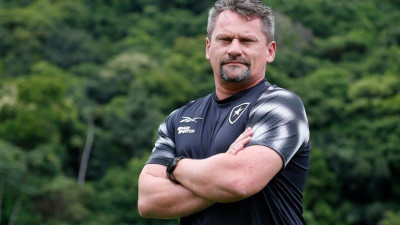 Novo treinador a caminho
