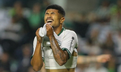À beira da zona de rebaixamento, Coritiba recebe a Chapecoense no Couto Pereira