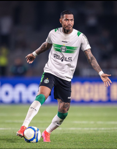 Zé Gabriel é dúvida para o jogo contra o Ceará