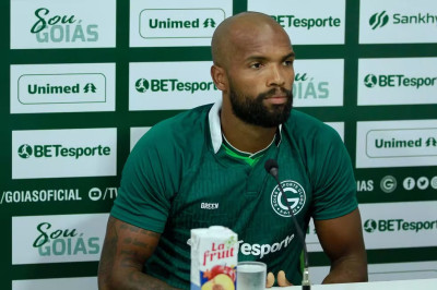 Zagueiro que disputou a Série B entra na mira do Coritiba