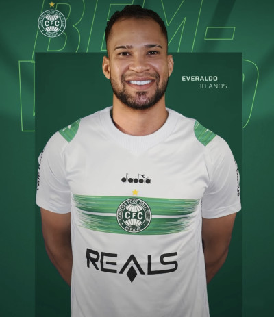 Coritiba anuncia atacante que estava no Vitória 