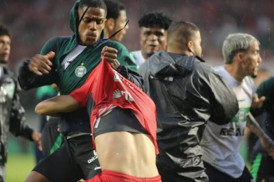 Coritiba teve vários jogadores expulsos após fim do Atletiba